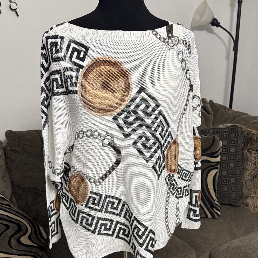 Italian White Geometric Patterned Knit. NWT One size